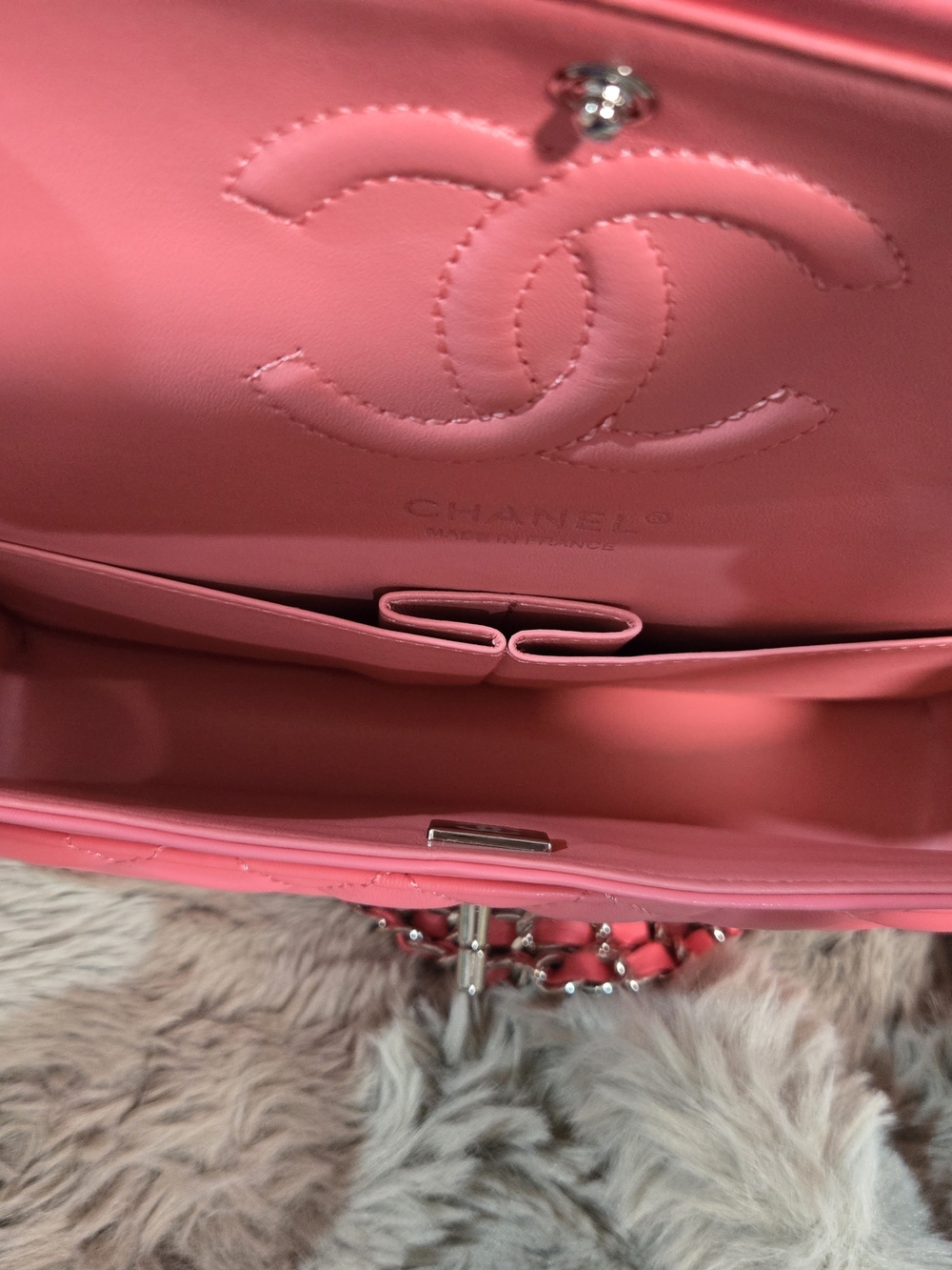 Classic Pink Quilted Double Flap Shoulder Bag - Gold Chain - NEW - Picture 4 of 6